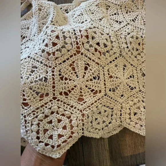 CROCHET-LOOK SHORTS and CROCHET-LOOK TOP - Picture 4 of 8